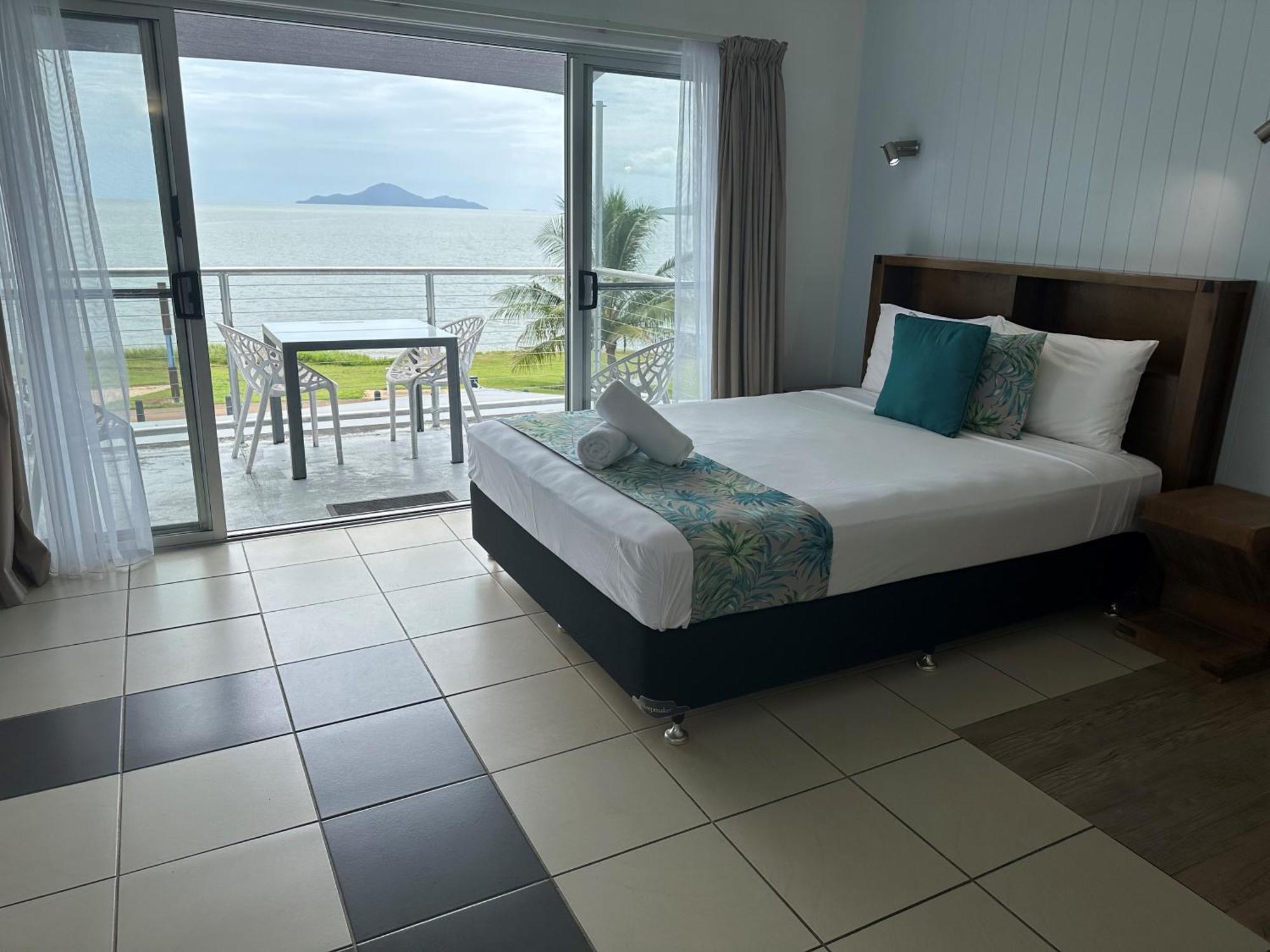 Cardwell Beachfront Motel מראה חיצוני תמונה