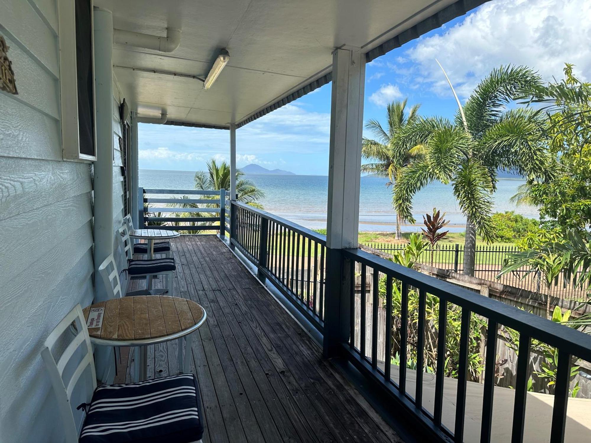 Cardwell Beachfront Motel מראה חיצוני תמונה
