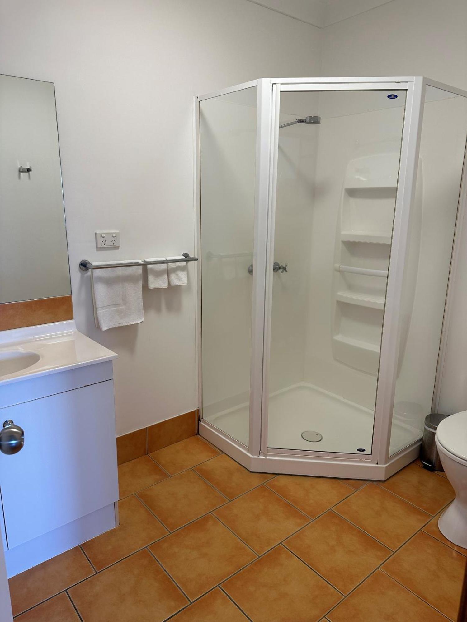 Cardwell Beachfront Motel מראה חיצוני תמונה