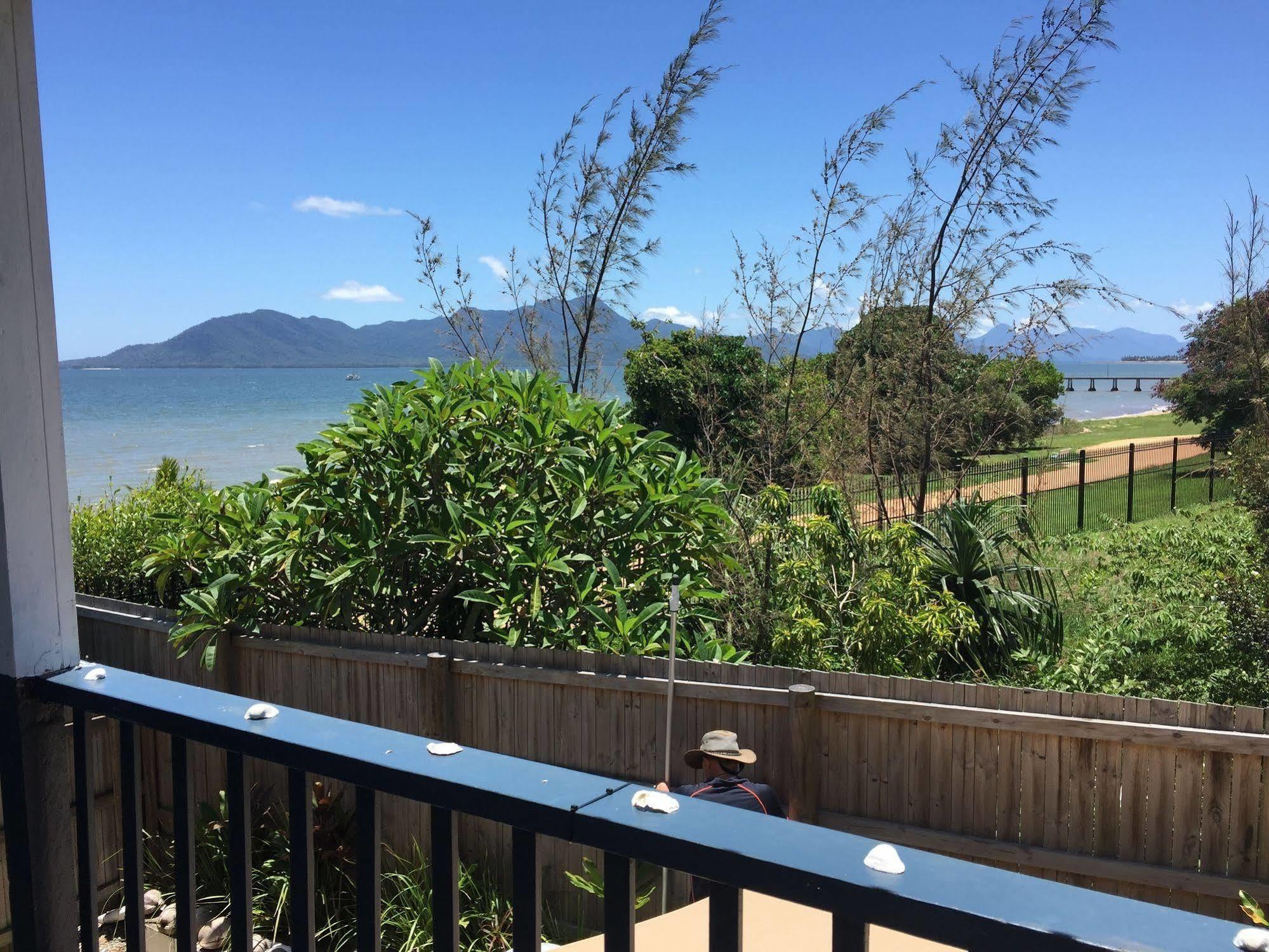 Cardwell Beachfront Motel מראה חיצוני תמונה